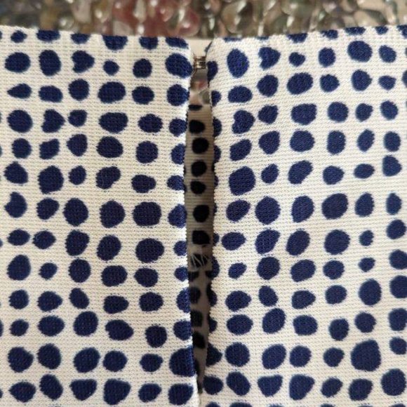 Fun Lively Shift Dress, Short-sleeve Swingy Bold Hem, Great for Summer - Picture 8 of 15